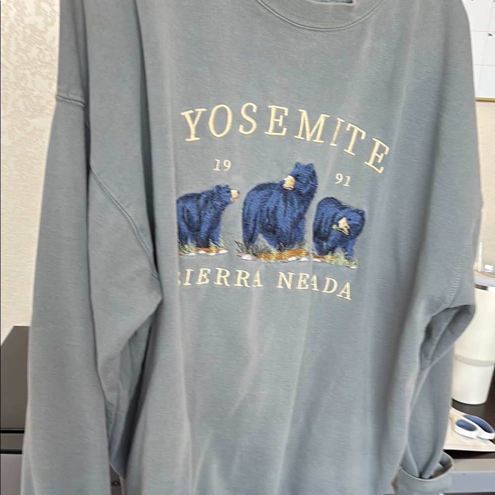 Yosemite Sierra Nevada Gray Sweater